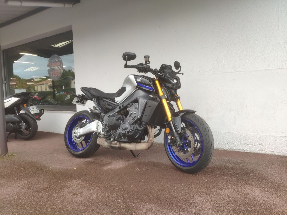 YAMAHA MT-09 SP 4