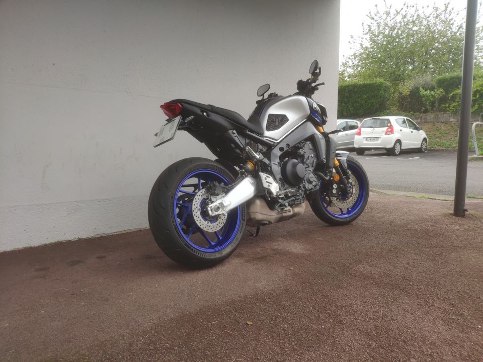 YAMAHA MT-09 SP 4