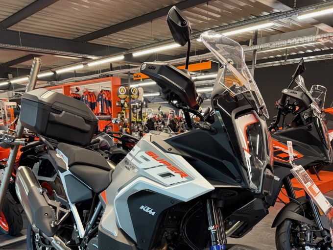 KTM 1290 SUPER ADVENTURE S 4