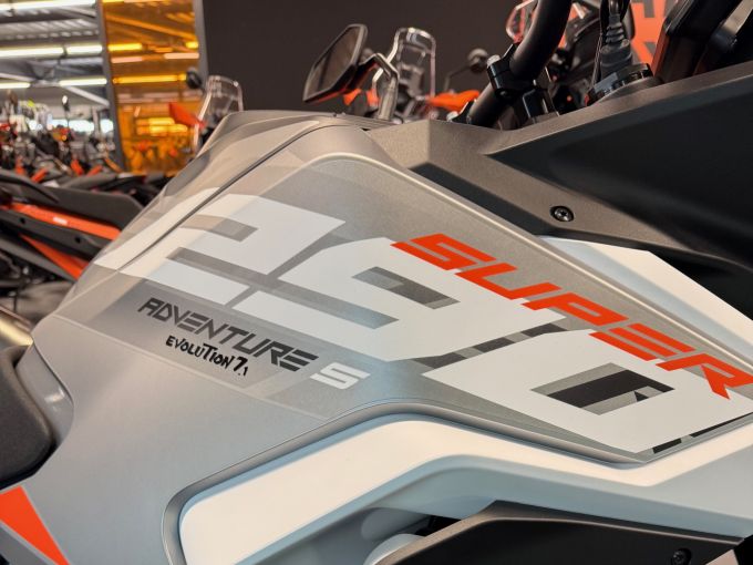KTM 1290 SUPER ADVENTURE S 4