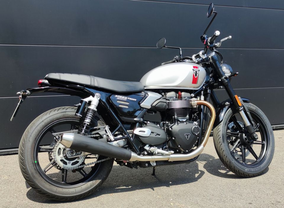 TRIUMPH SPEED TWIN 900 4