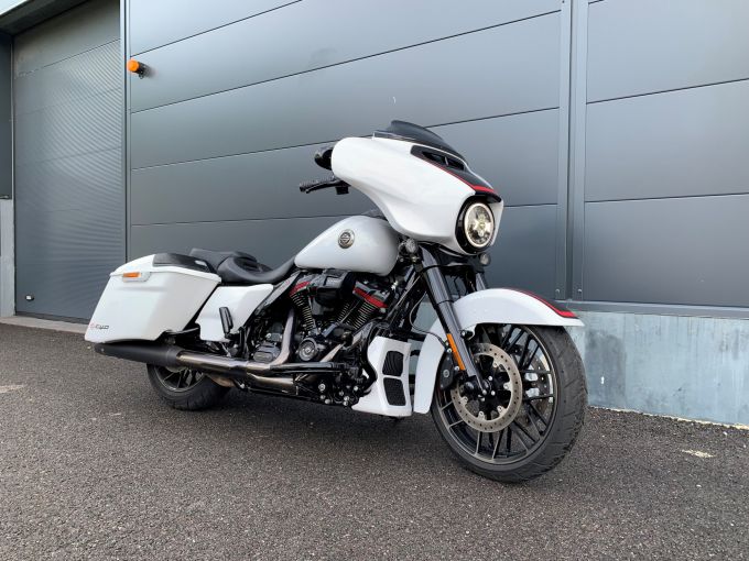 HARLEY-DAVIDSON TOURING STREET GLIDE 1923 CVO  4