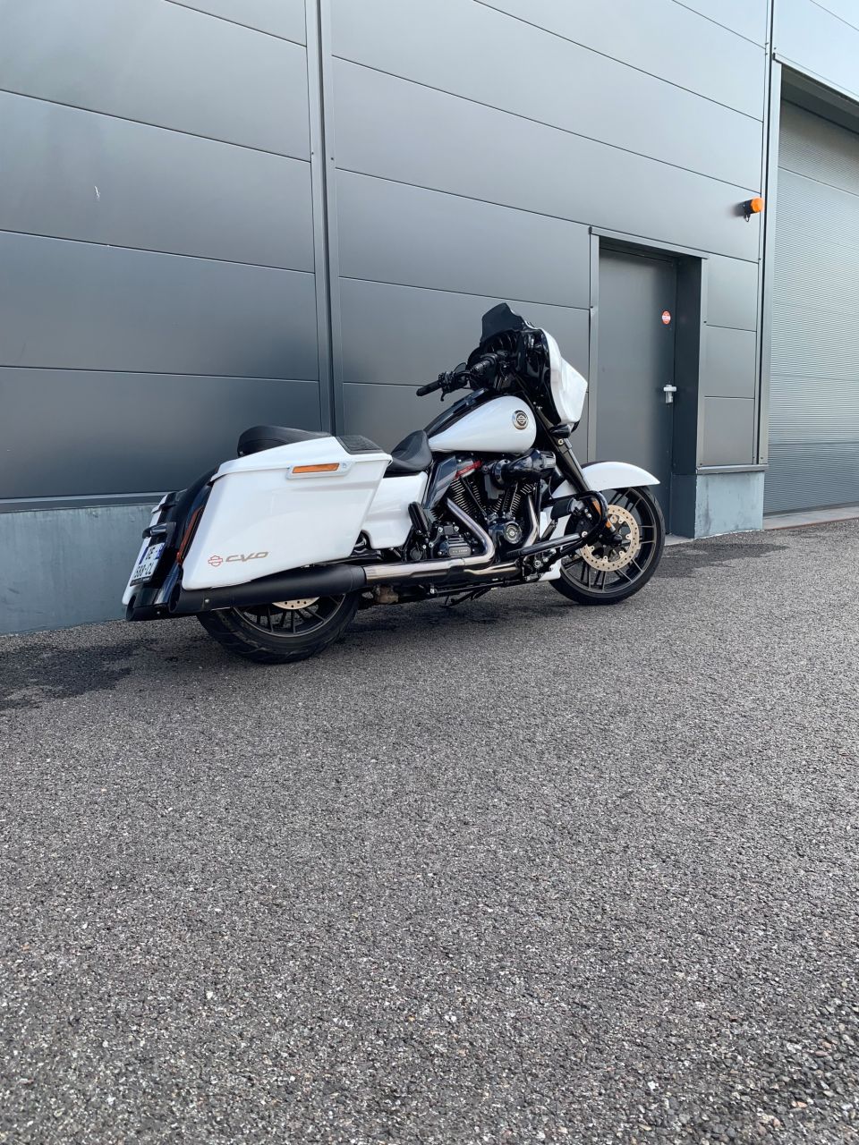 HARLEY-DAVIDSON TOURING STREET GLIDE 1923 CVO  4