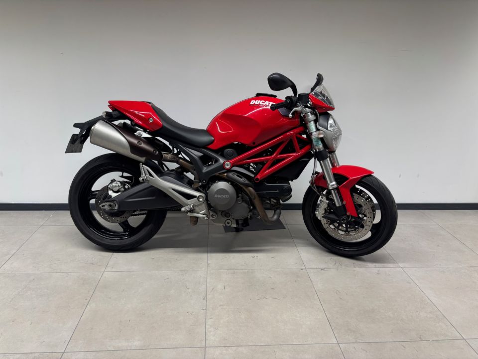 DUCATI MONSTER 696 4