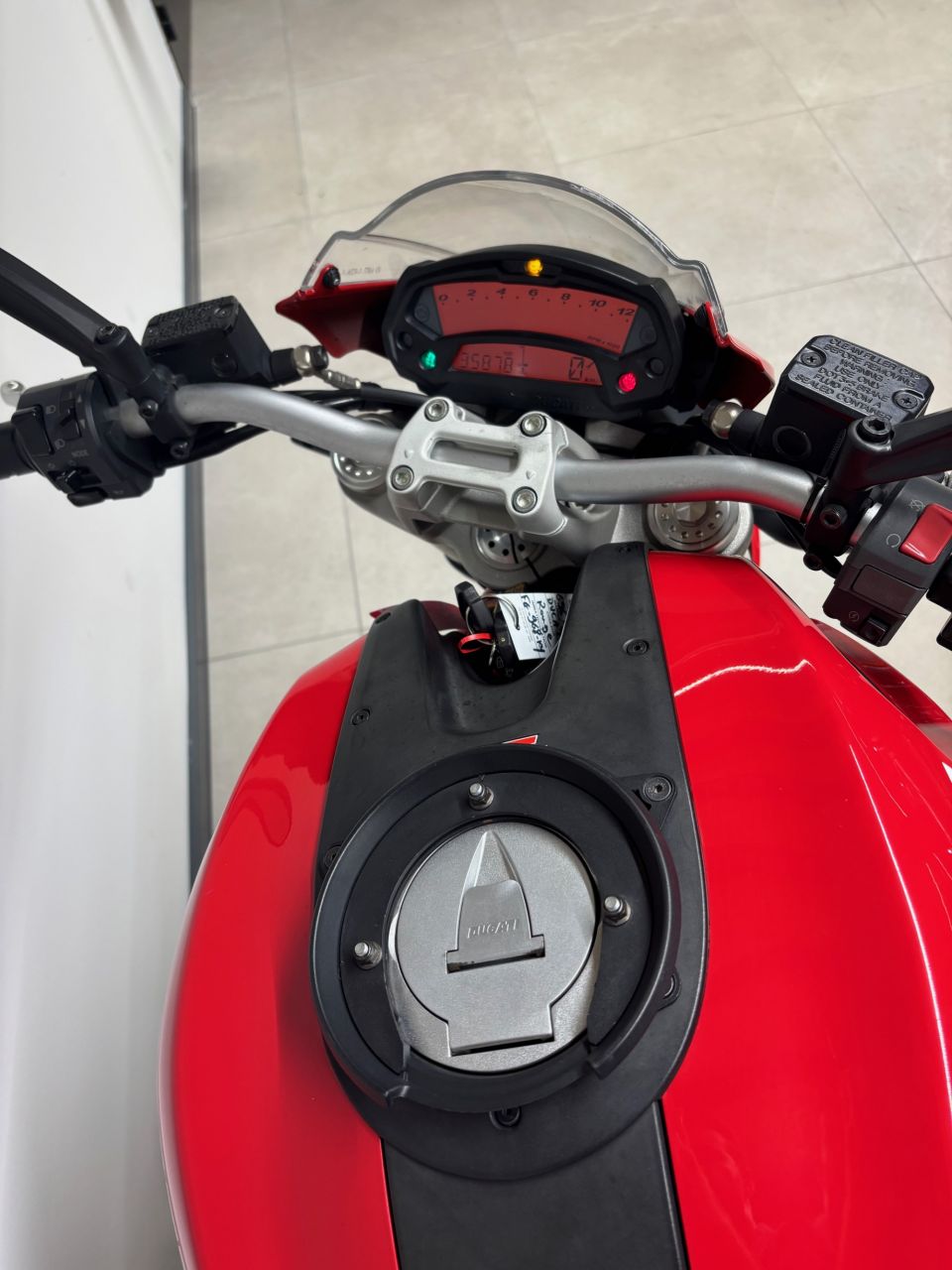 DUCATI MONSTER 696 4