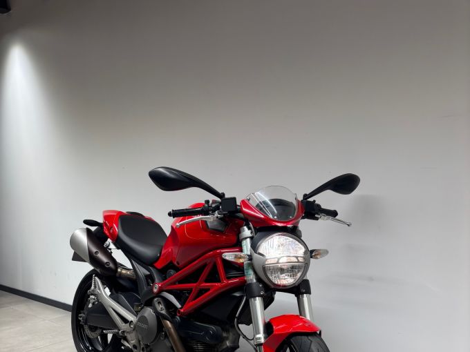DUCATI MONSTER 696 4