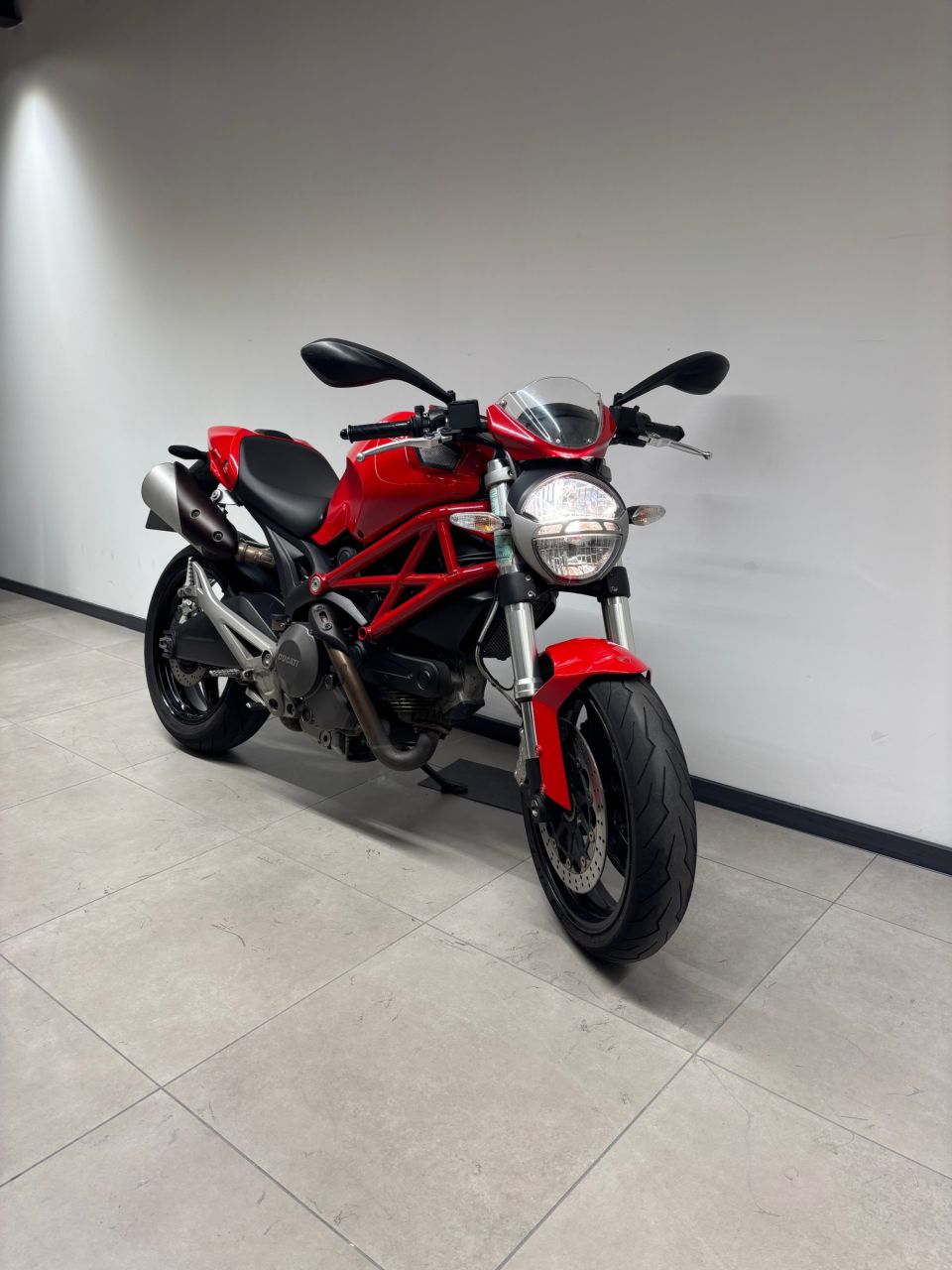 DUCATI MONSTER 696 4