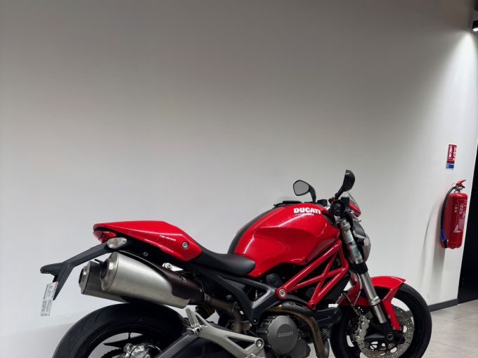 DUCATI MONSTER 696 4