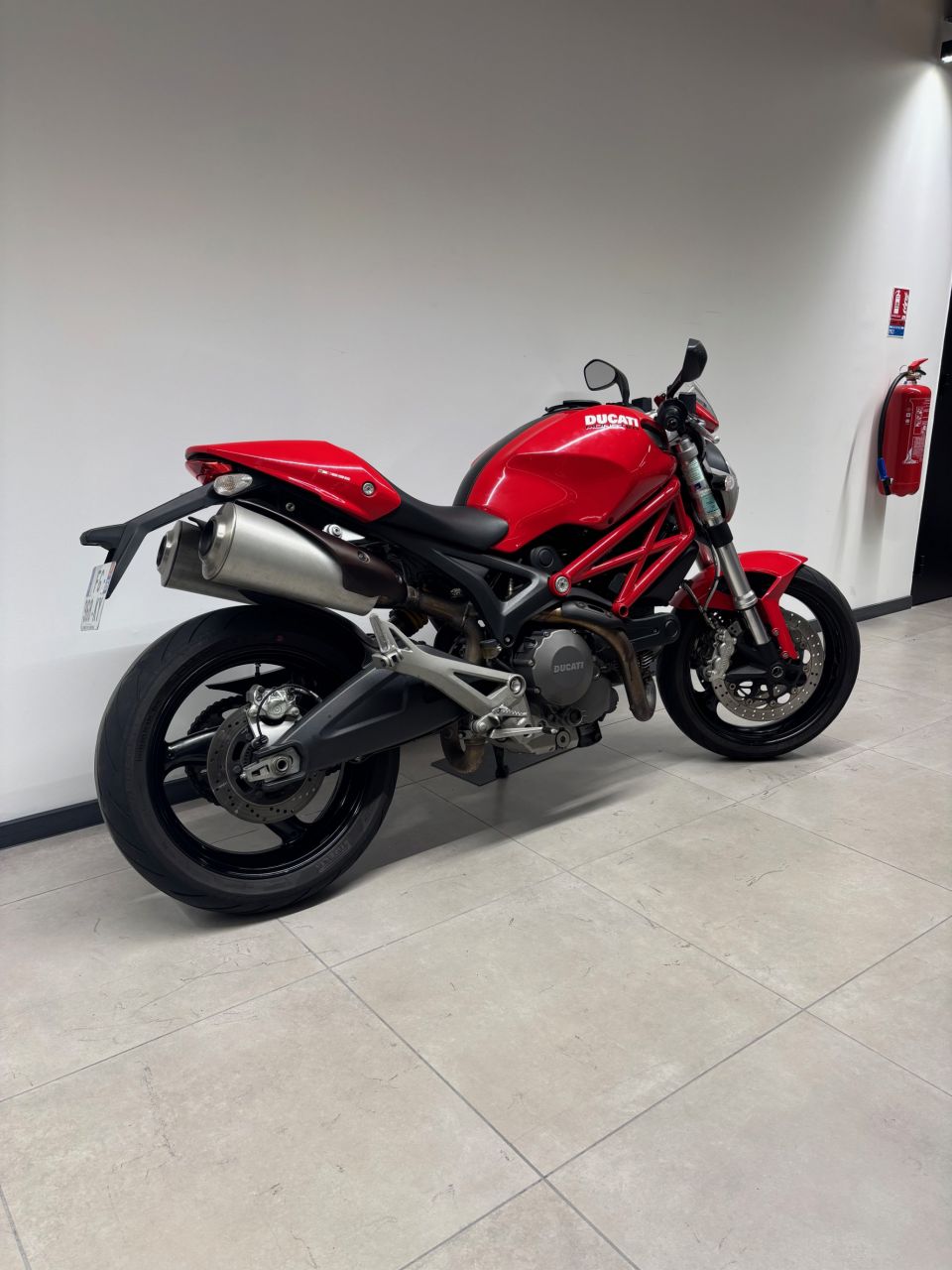 DUCATI MONSTER 696 4