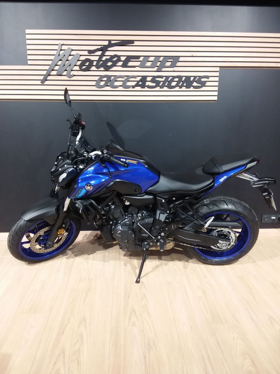 YAMAHA MT-07 4