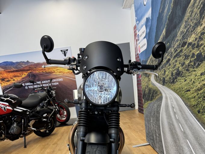 TRIUMPH STREET TWIN  900 4