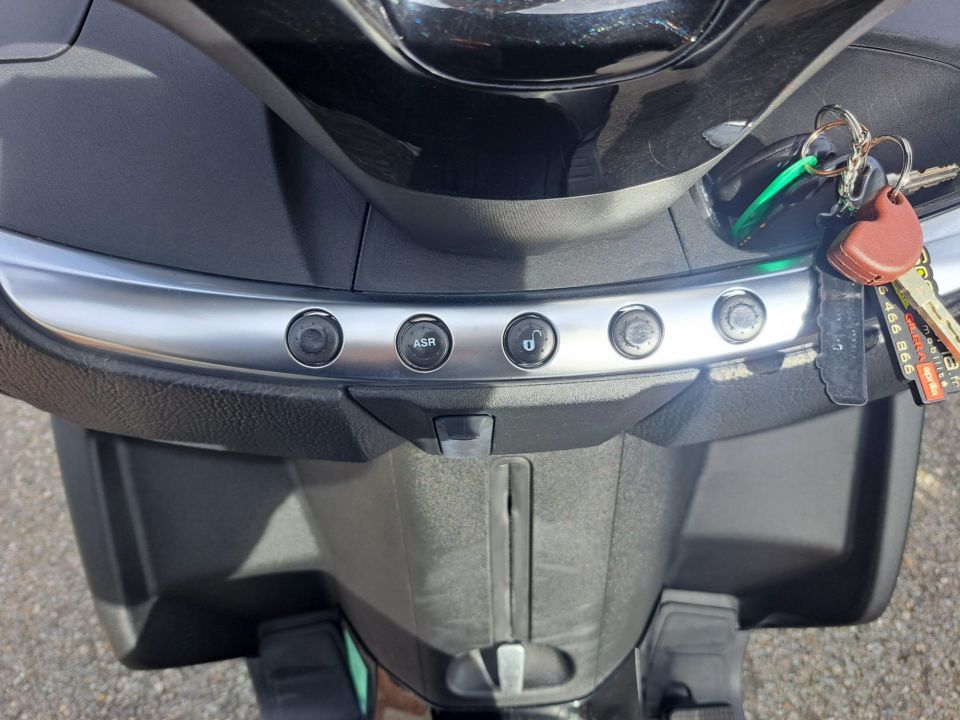 PIAGGIO MP3 500 ABS/ASR 4