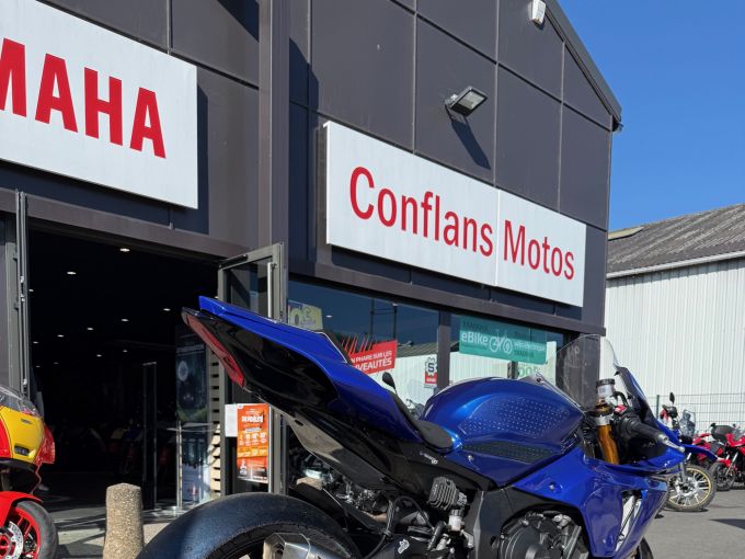 YAMAHA YZF 1000 R1 4