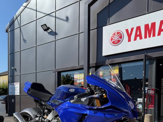 YAMAHA YZF 1000 R1 4