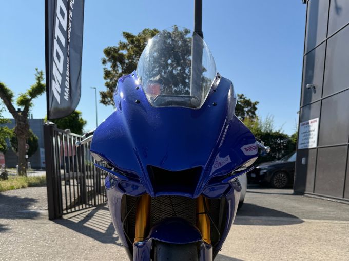 YAMAHA YZF 1000 R1 4