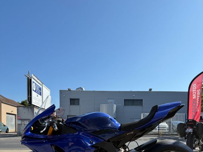 YAMAHA YZF 1000 R1 4
