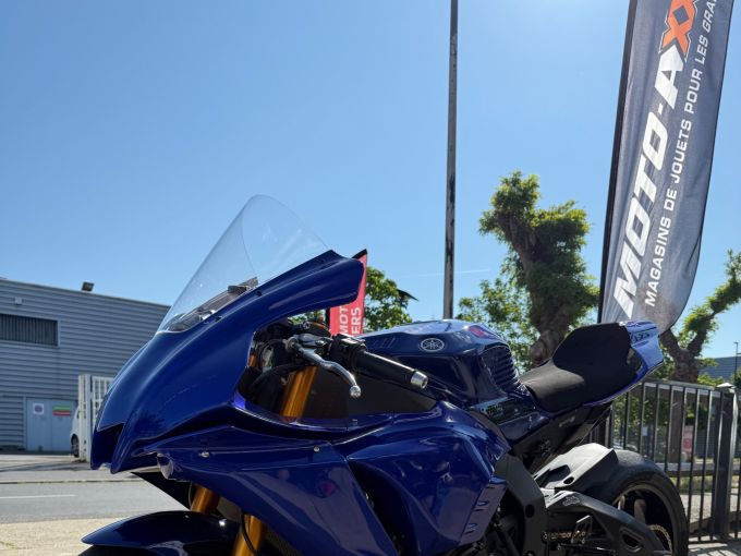 YAMAHA YZF 1000 R1 4