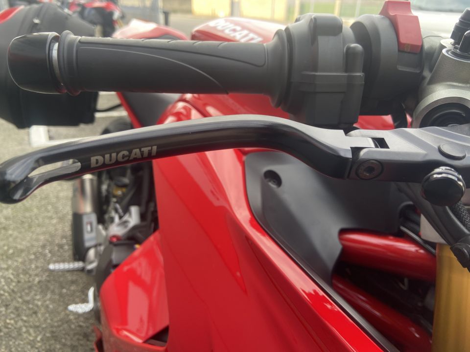 DUCATI SUPERSPORT 939S 4