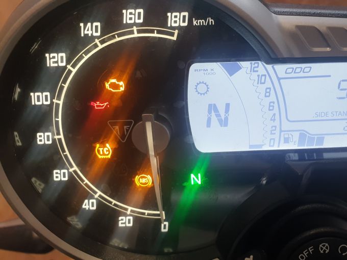 TRIUMPH SPEED 400 4
