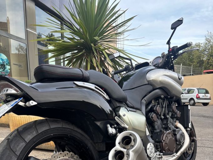 YAMAHA V-MAX 1700 4