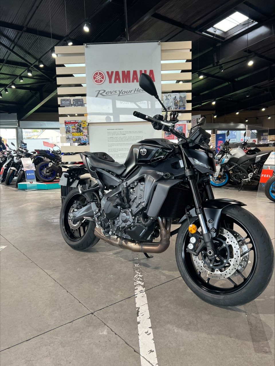 YAMAHA MT-09  Y-AMT 4