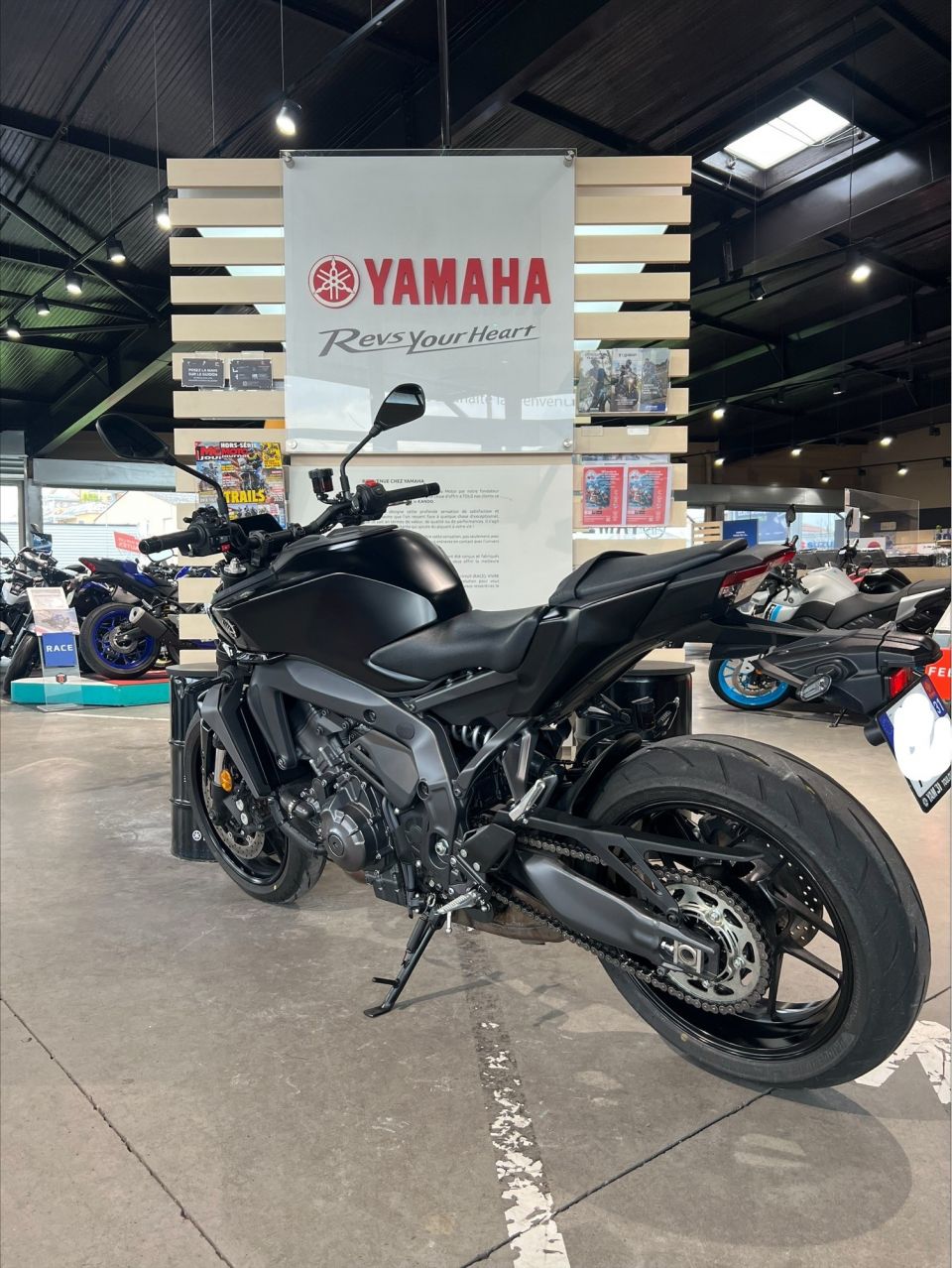 YAMAHA MT-09  Y-AMT 4