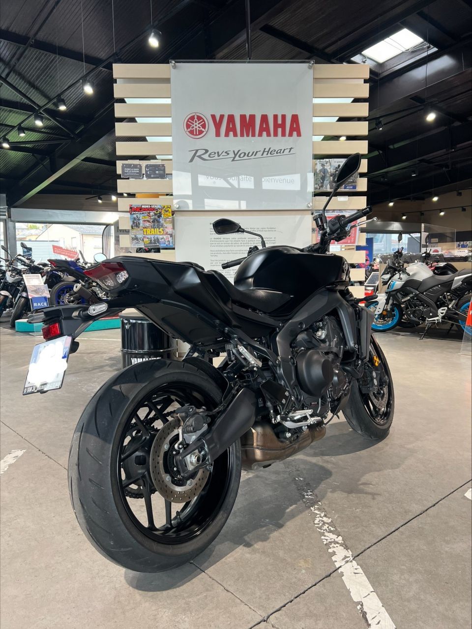 YAMAHA MT-09  Y-AMT 4