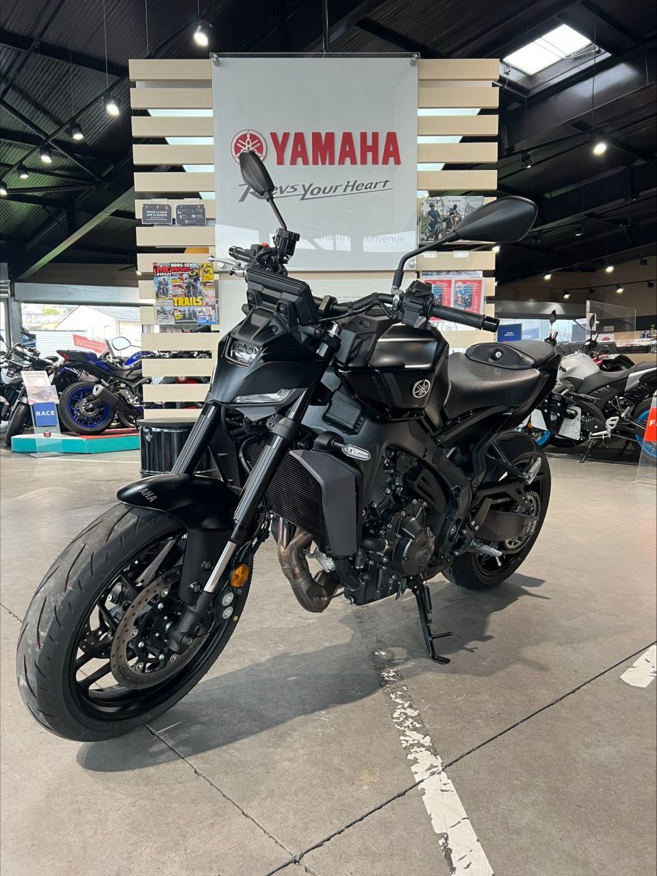 YAMAHA MT-09  Y-AMT 4