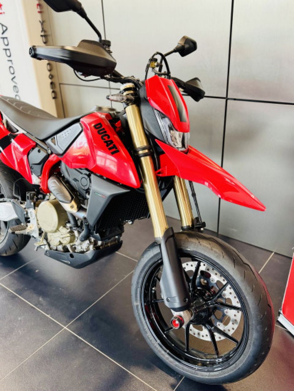 DUCATI HYPERMOTARD 698 4