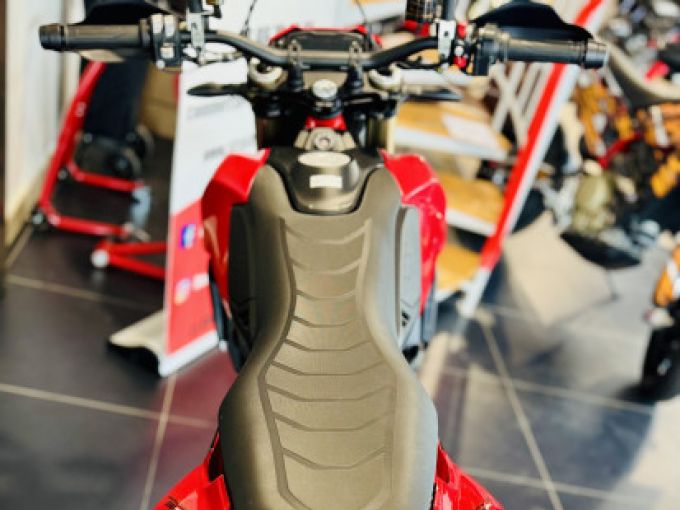 DUCATI HYPERMOTARD 698 4