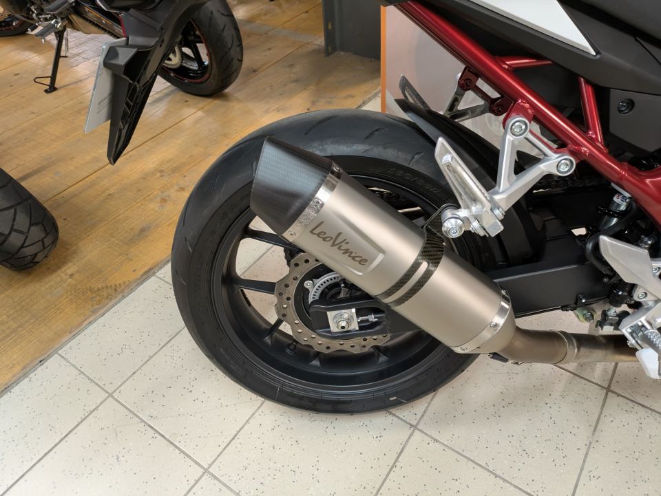 HONDA CB 750 HORNET 4