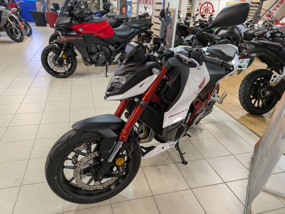 HONDA CB 750 HORNET 4