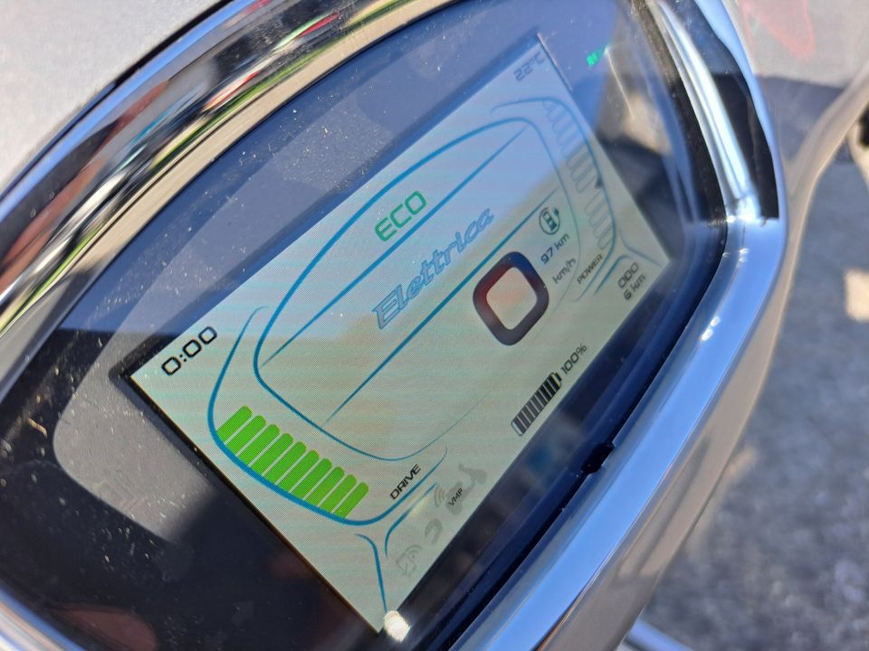 VESPA PRIMAVERA 125 4