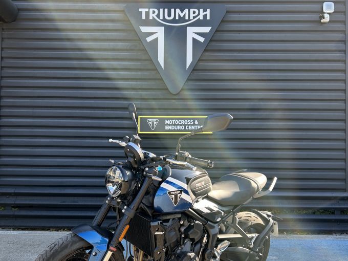 TRIUMPH TRIDENT 660 4