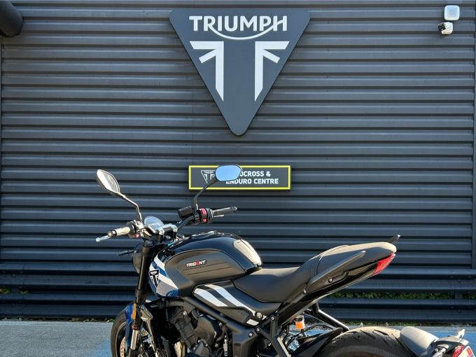 TRIUMPH TRIDENT 660 4