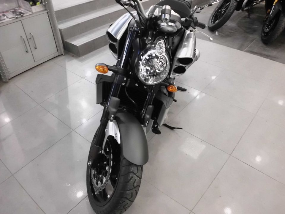 YAMAHA V-MAX 1700 4