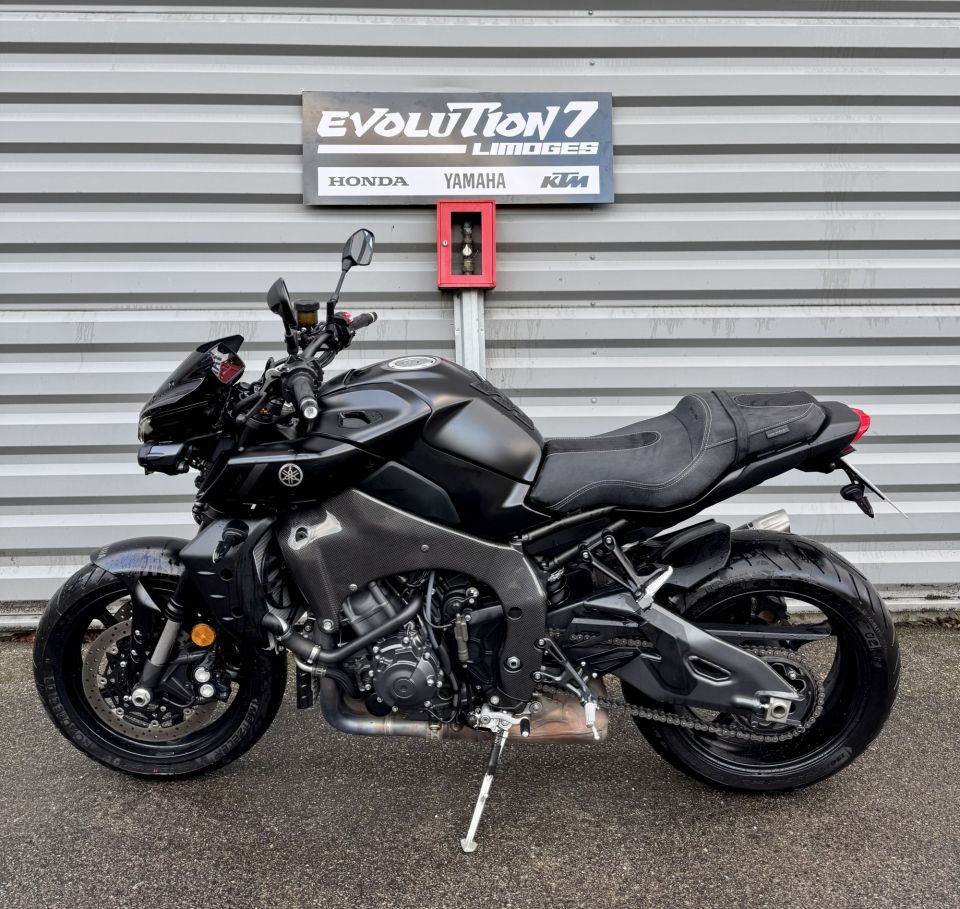 YAMAHA MT-10 4