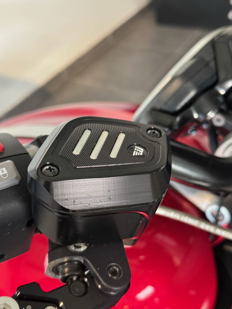 TRIUMPH ROCKET 3 R 221 Edition 4