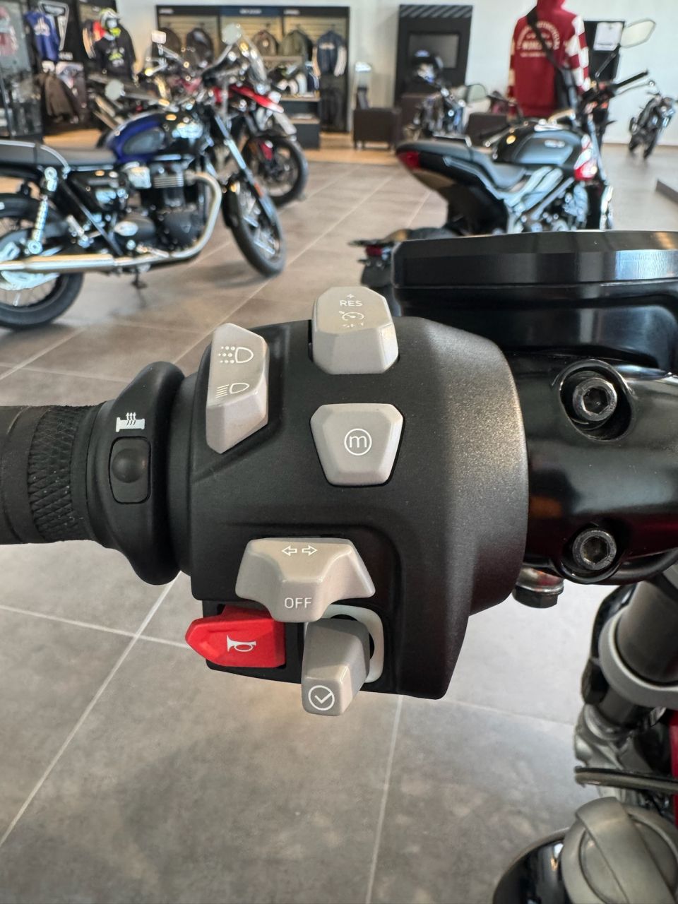 TRIUMPH ROCKET 3 R 221 Edition 4