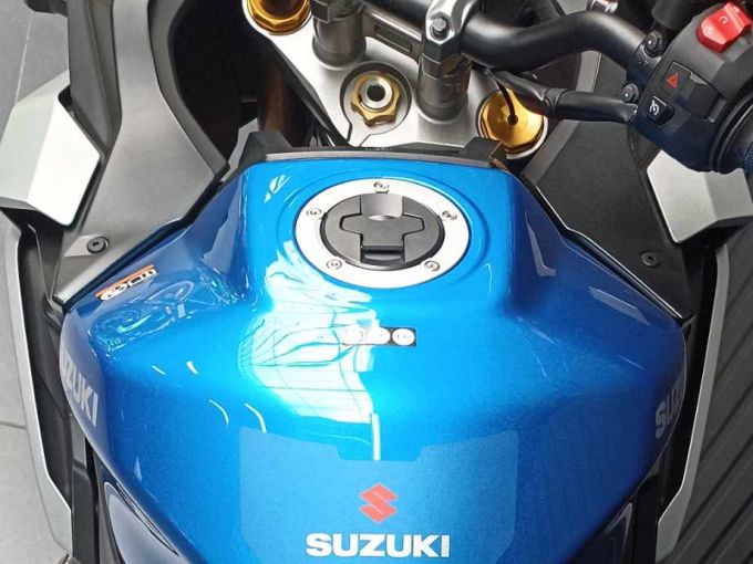 SUZUKI GSXS 1000 GX 4