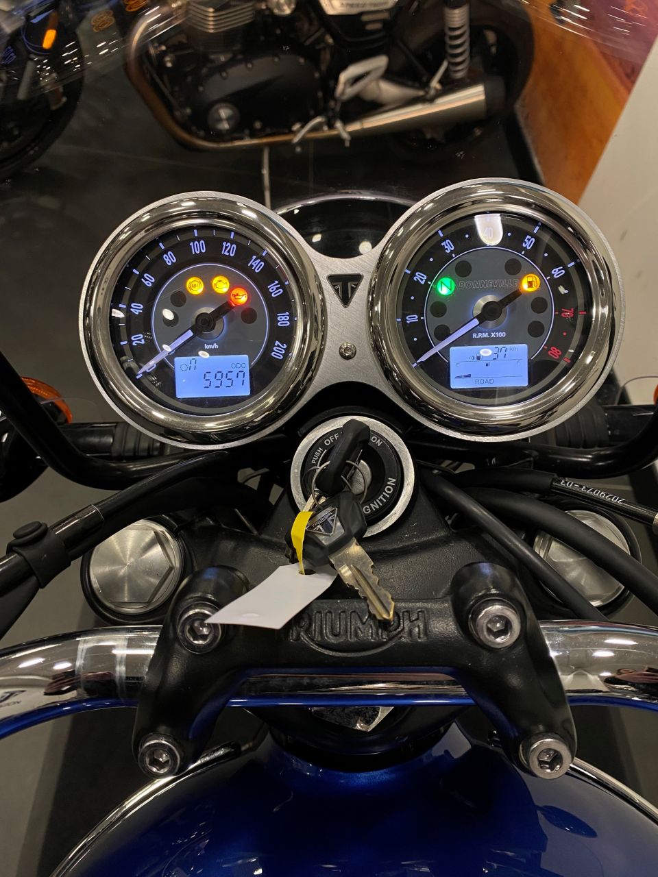 TRIUMPH Bonneville T100 4