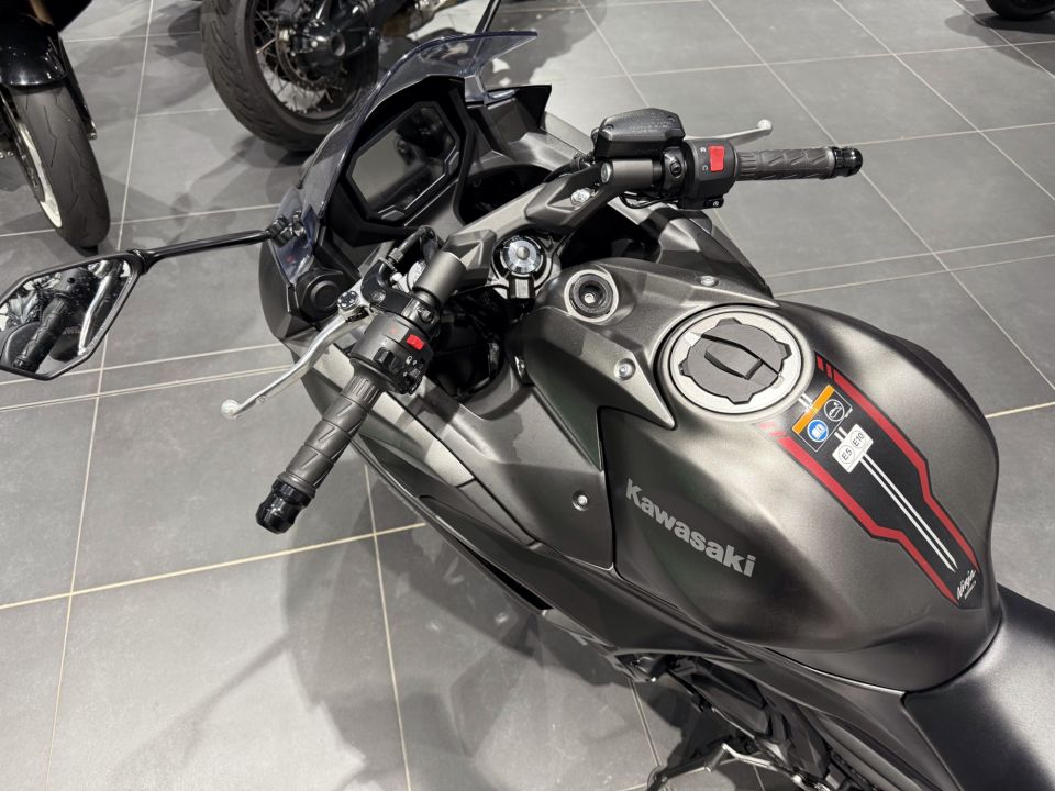 KAWASAKI NINJA 650 4