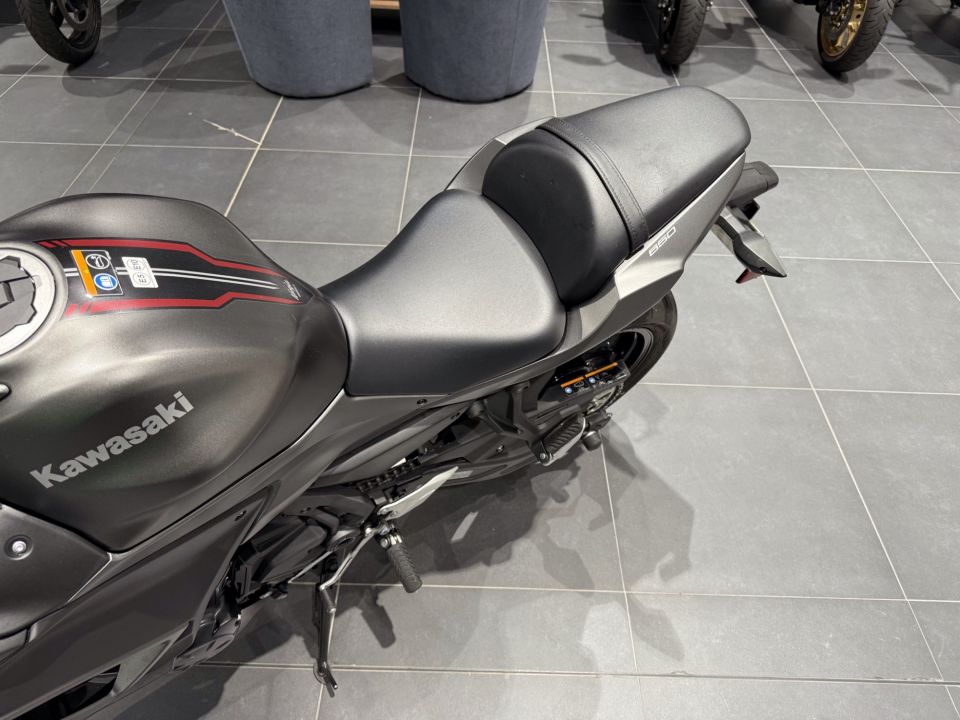 KAWASAKI NINJA 650 4