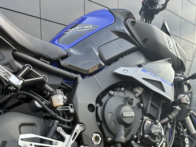 YAMAHA MT-10 4