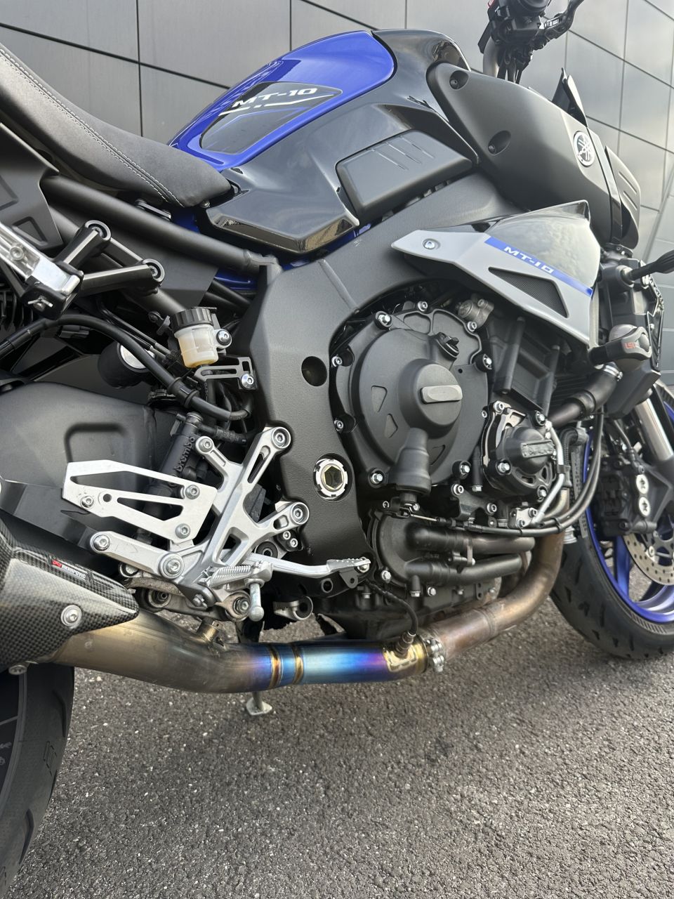 YAMAHA MT-10 4