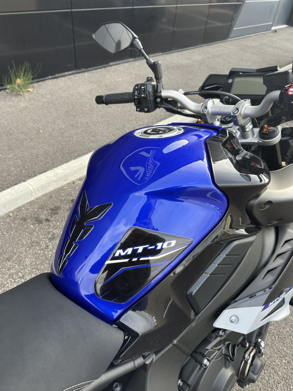 YAMAHA MT-10 4