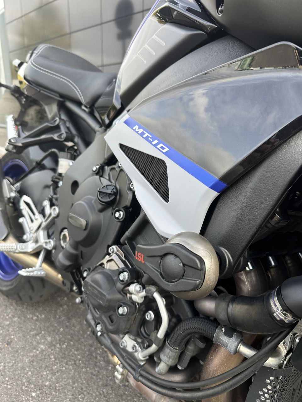 YAMAHA MT-10 4