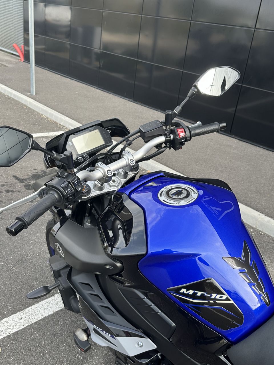 YAMAHA MT-10 4