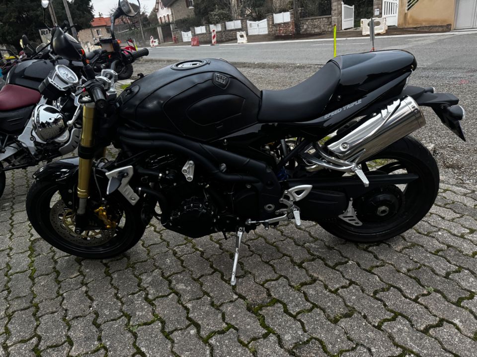 TRIUMPH SPEED TRIPLE 1050 4