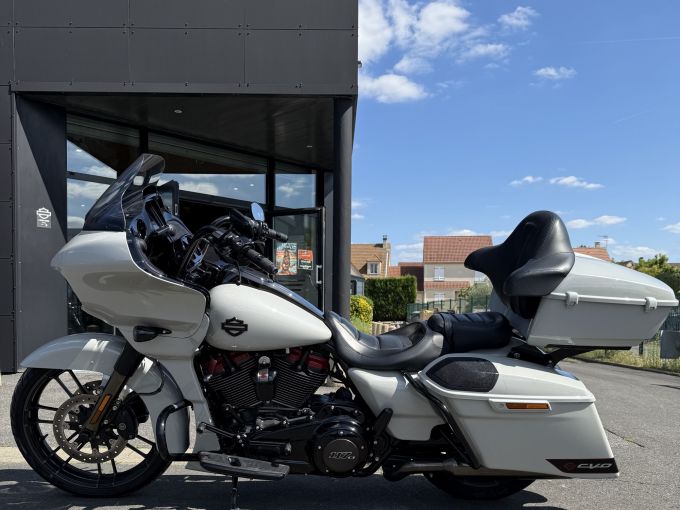 HARLEY-DAVIDSON TOURING ROAD GLIDE 1923 CVO 4